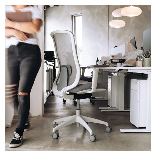 Buro Elan Chair Mesh Back With Arms Grey