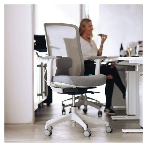 Buro Elan Chair Mesh Back With Arms Grey
